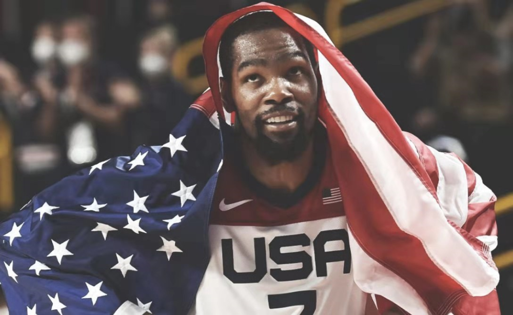 显示出他在 显示出他在