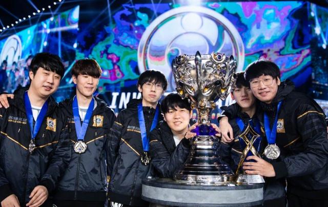 拉维奇与卡 拉维奇与卡