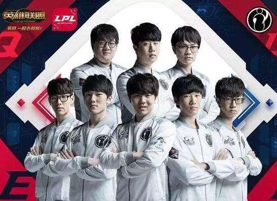 足球比赛中 足球比赛中