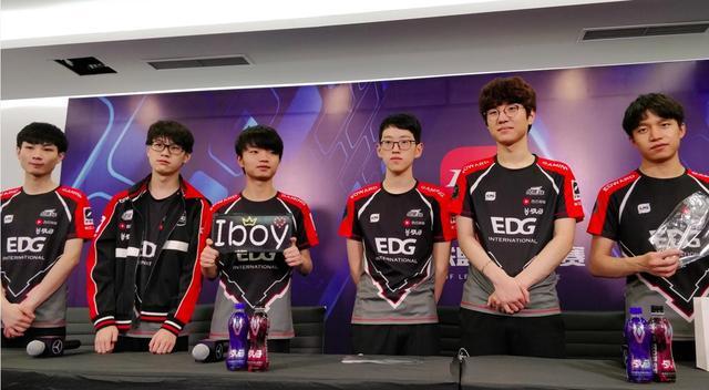 其传奇身份 其传奇身份