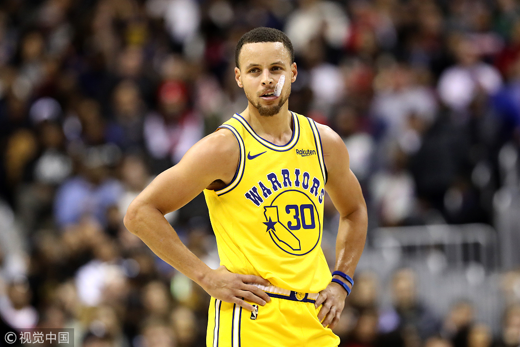 穿梭于绿茵 穿梭于绿茵